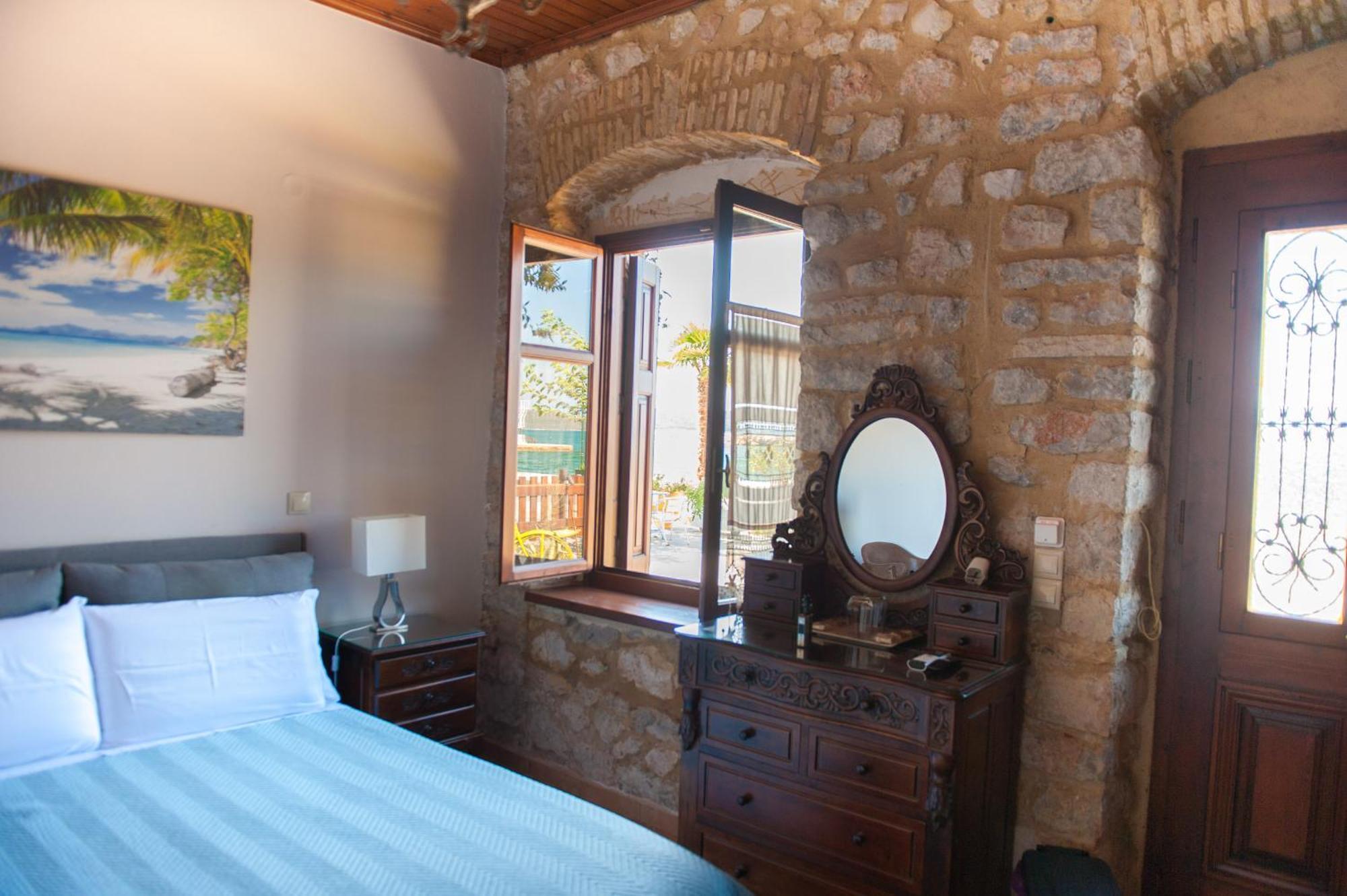 Seafront Stone Suites Vonitsa Esterno foto