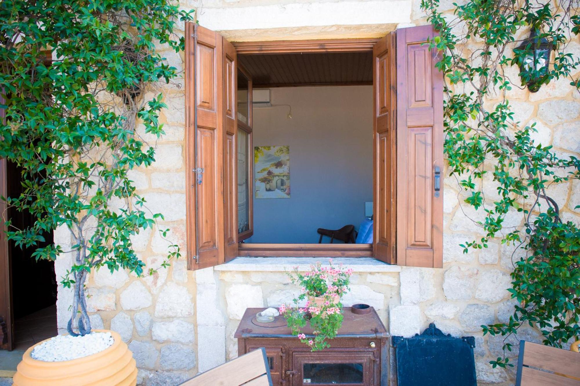 Seafront Stone Suites Vonitsa Esterno foto